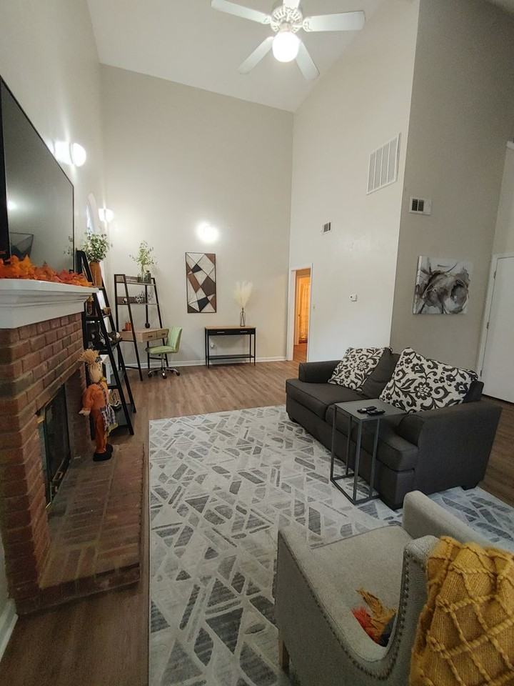 1926 Gina Dr - Photo 4 of 12