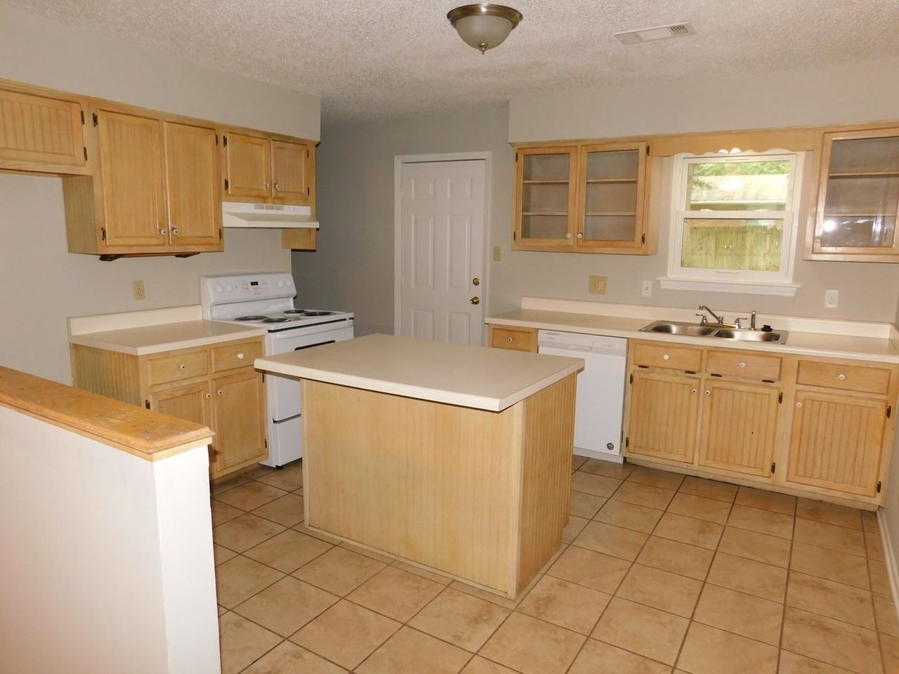 6455 Heather Rd - Photo 4 of 12