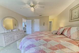 7813 N Lagoon Dr - Photo 1 of 1