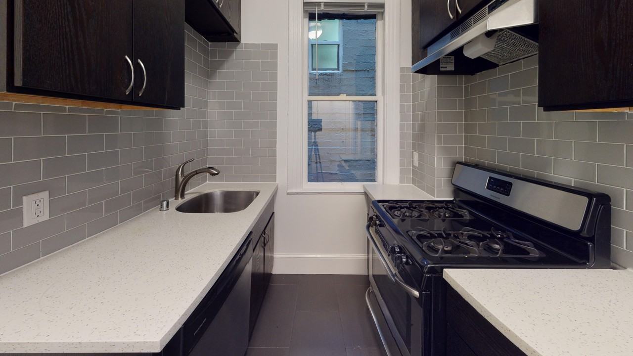 720 Jones Street - Photo 3 of 7