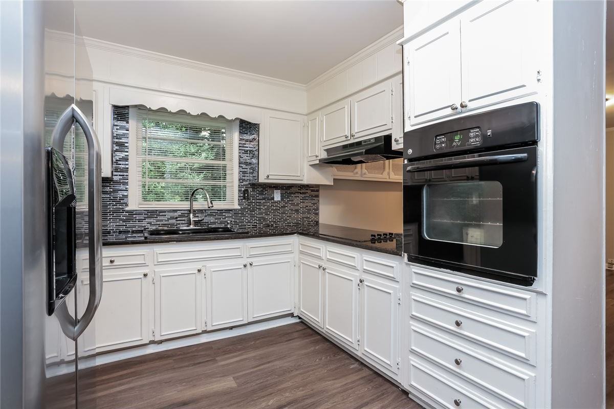 4605 Greensprings Rd - Photo 5 of 15