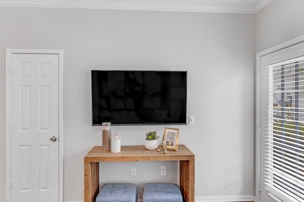 61Ninety West - Photo 7 of 46