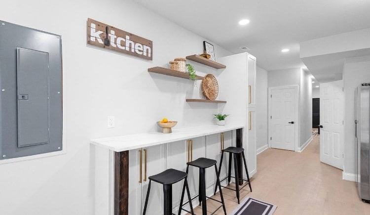 1618 E Chase St - Photo 2 of 11