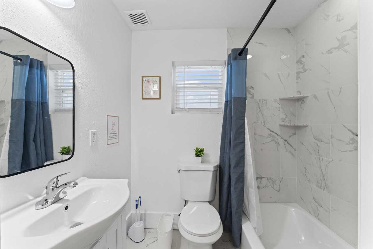 W Juneau St - Photo 4 of 13