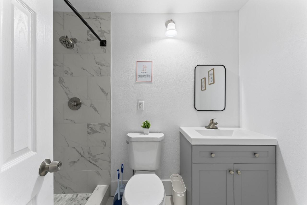 W Juneau St - Photo 6 of 13