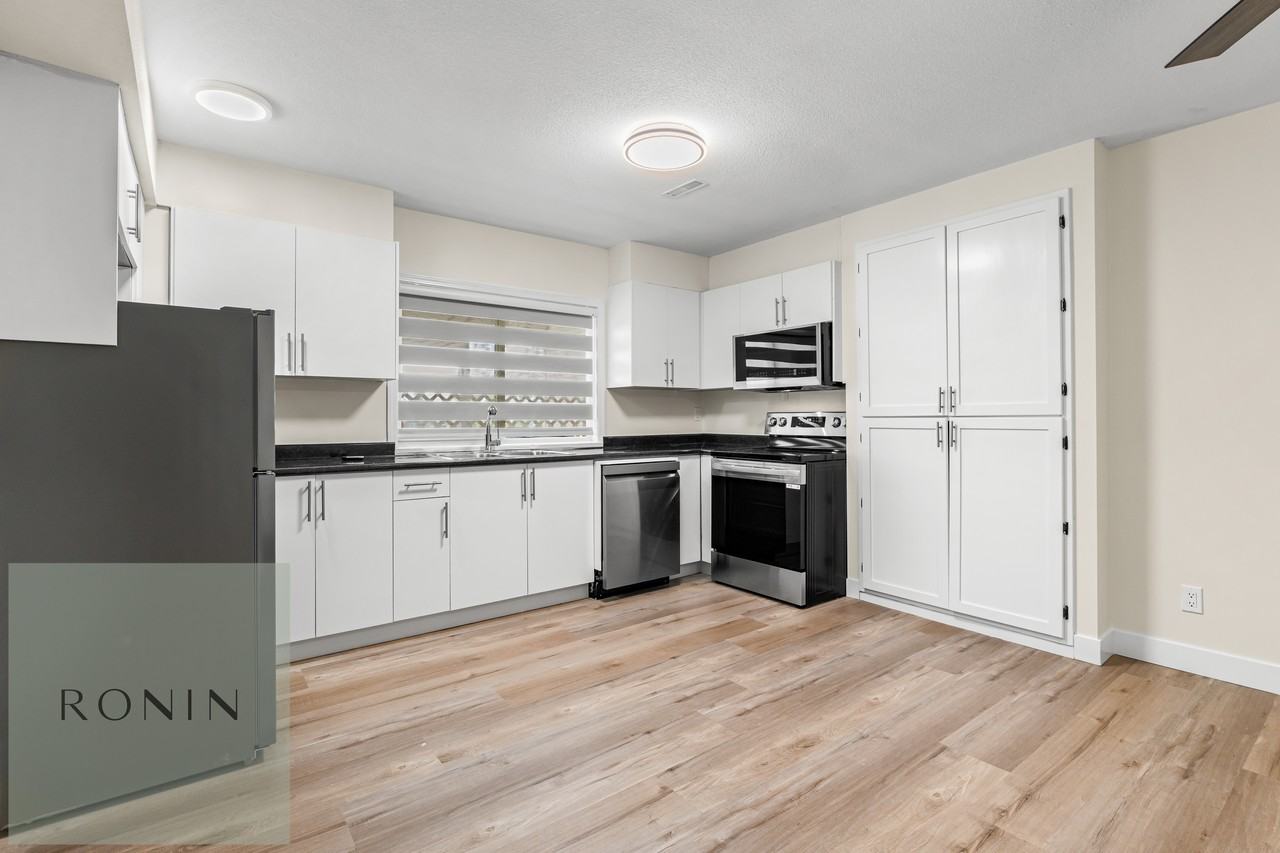 18311 56A Avenue - Photo 2 of 15