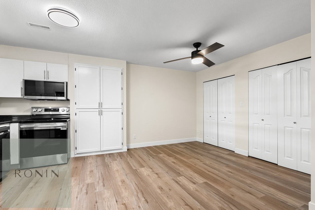 18311 56A Avenue - Photo 3 of 15