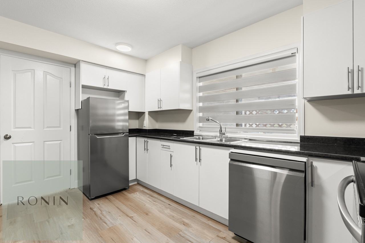 18311 56A Avenue - Photo 5 of 15