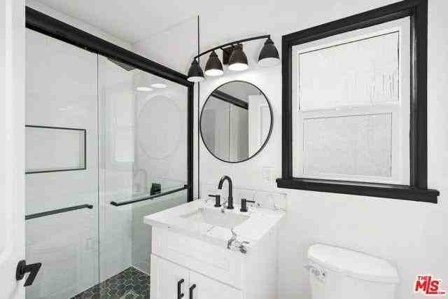 1647 Selby Ave - Photo 3 of 8