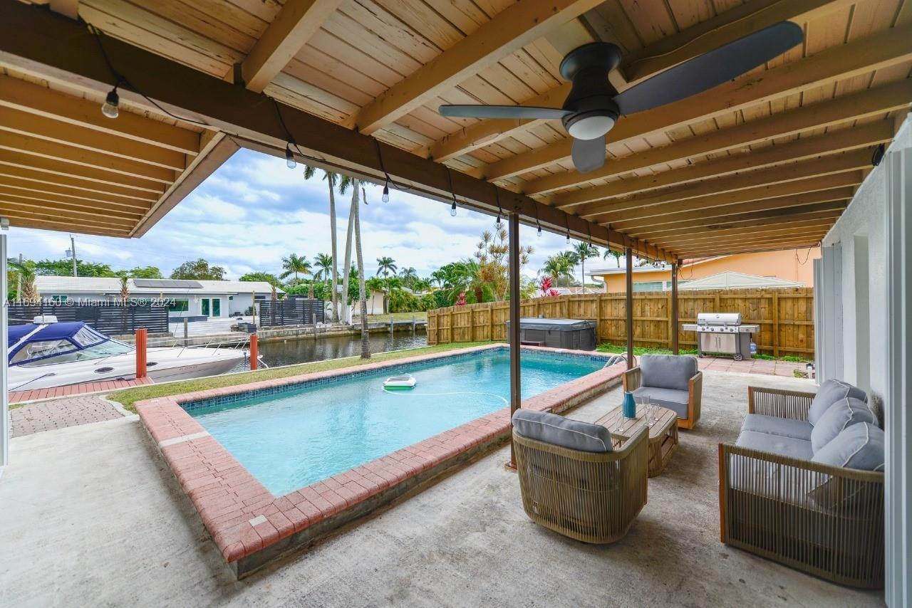 1380 Sw 56th Ave - Photo 2 of 8