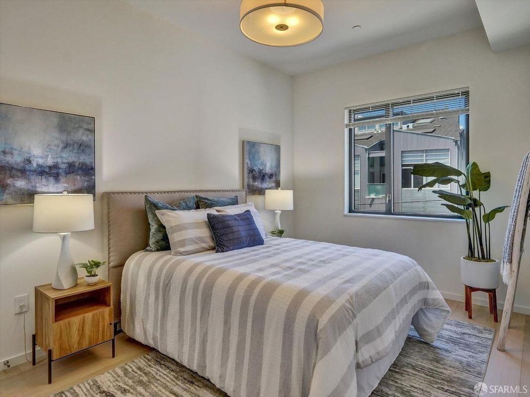 1001 17th St ##302 - Photo 3 of 5