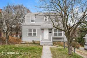 featured image of 154 Collins Dr