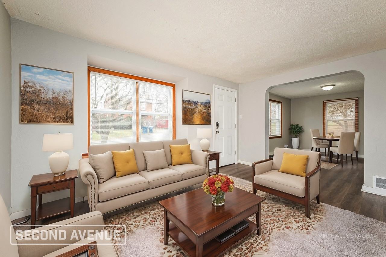 154 Collins Dr - Photo 2 of 27