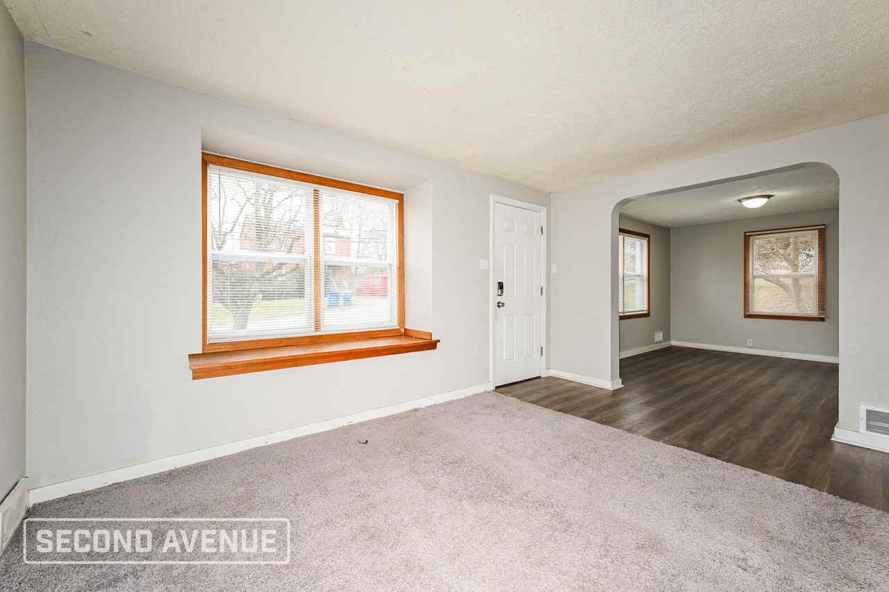 154 Collins Dr - Photo 4 of 27