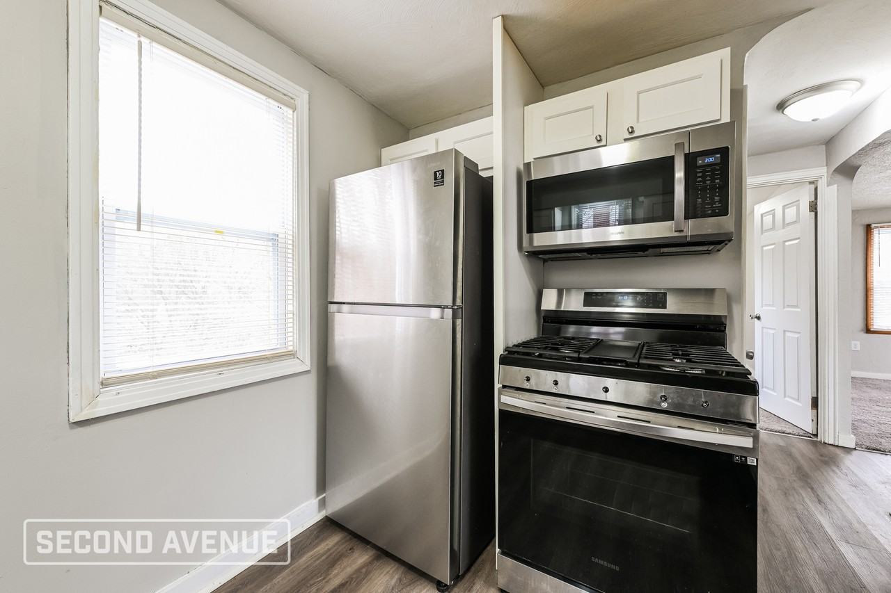 154 Collins Dr - Photo 4 of 27
