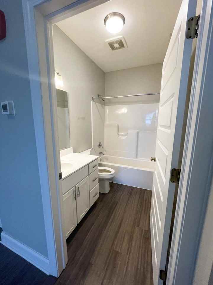 Emhardt Apartments - Photo 5 of 6