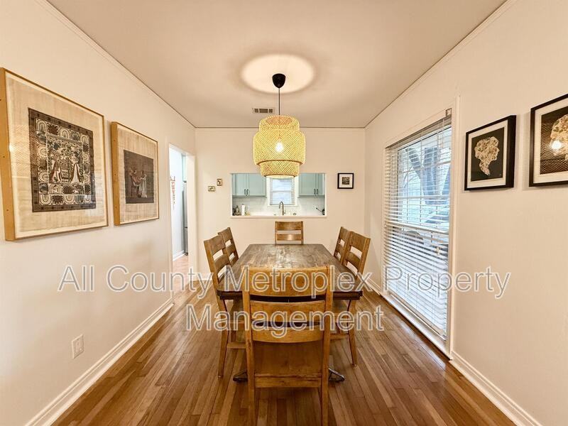 2638 Ivandell Ave - Photo 3 of 7