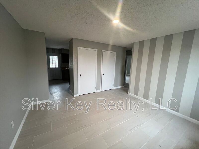 823 Englewood Rd #15 - Photo 2 of 9