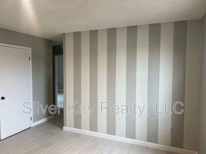 823 Englewood Rd #15 - Photo 3 of 9