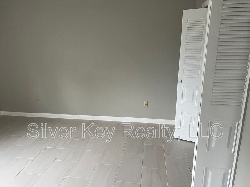 823 Englewood Rd #15 - Photo 5 of 9