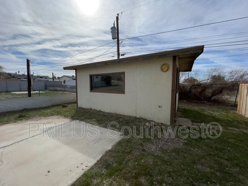 1054 Riverview Dr - Photo 2 of 14