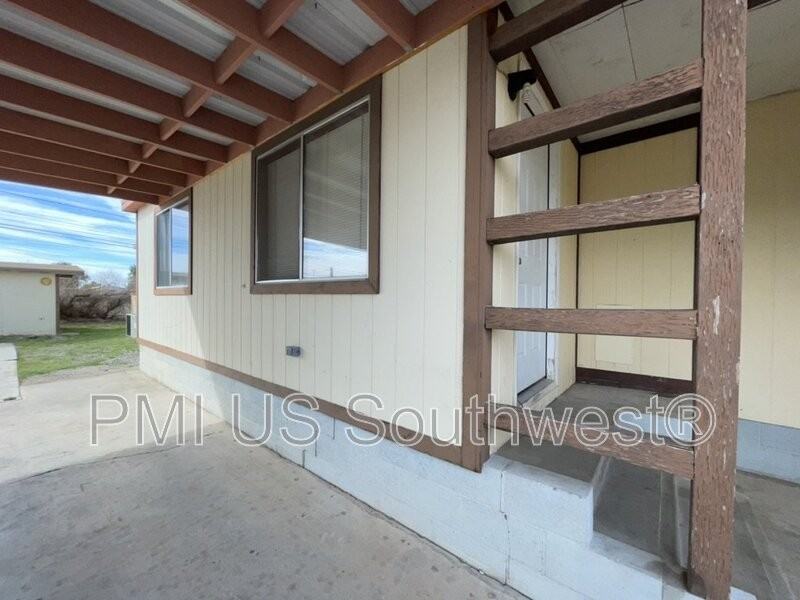 1054 Riverview Dr - Photo 5 of 14