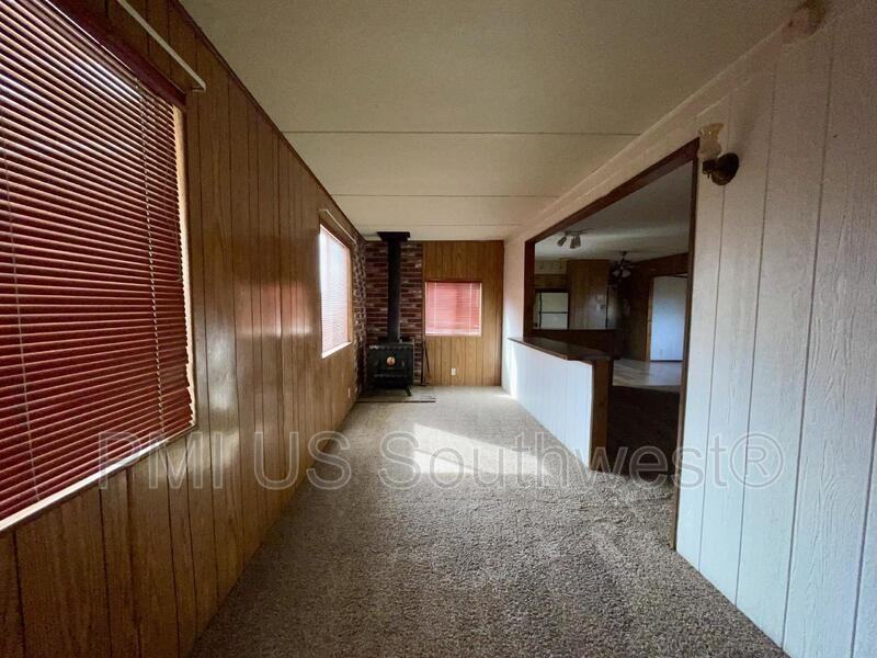 1054 Riverview Dr - Photo 6 of 14