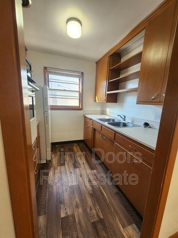 1027 Garfield St - Photo 2 of 8