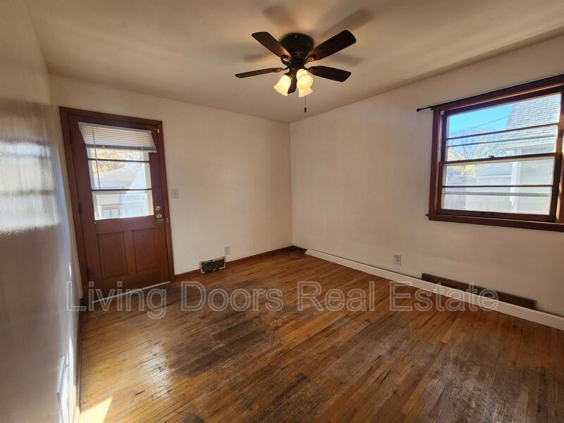 1027 Garfield St - Photo 3 of 8