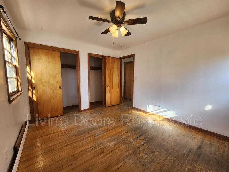 1027 Garfield St - Photo 4 of 8