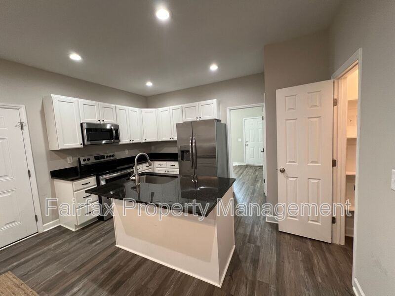 1118 Eva St - Photo 5 of 18