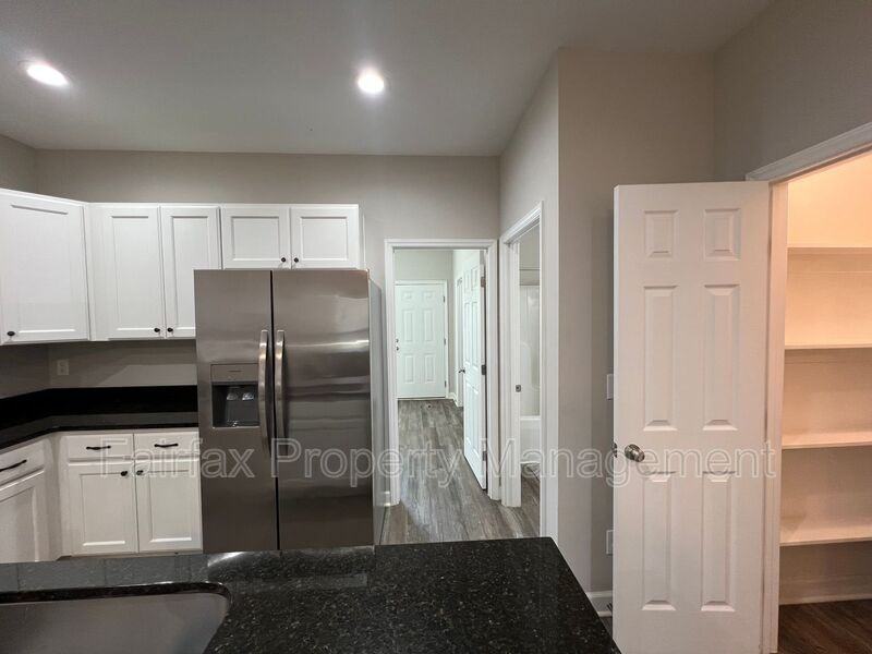 1118 Eva St - Photo 6 of 18