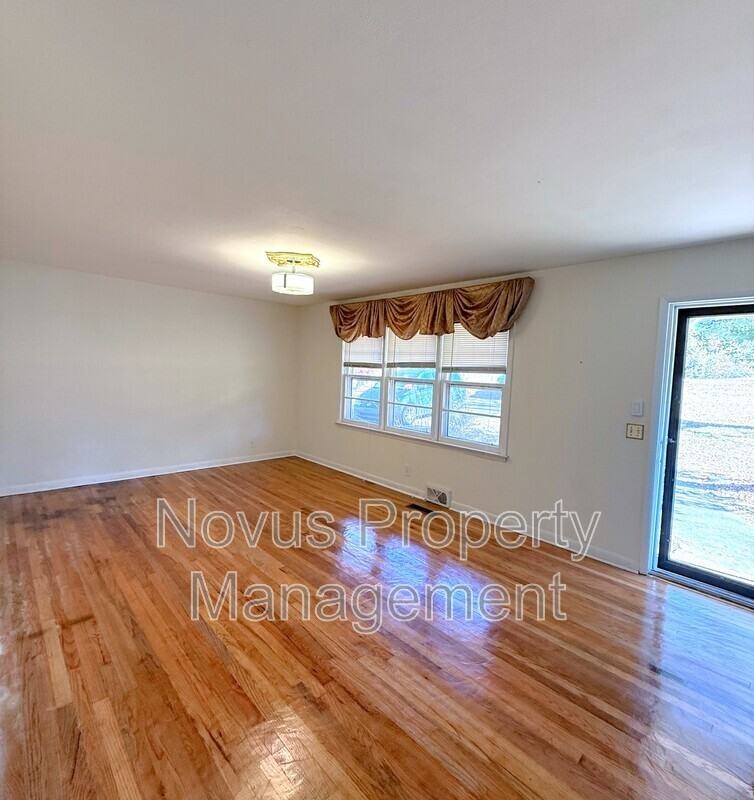 100 W Greenwood Dr - Photo 3 of 17