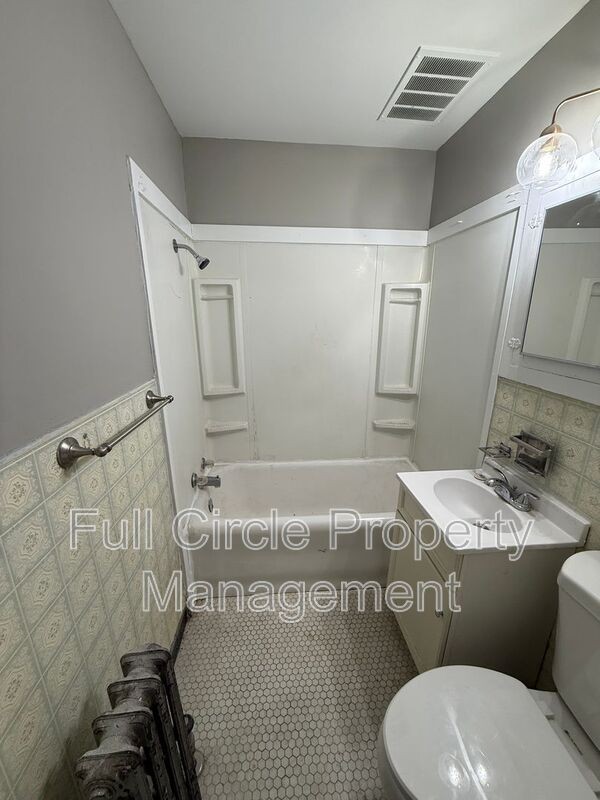 2419 F St #2 - Photo 4 of 9