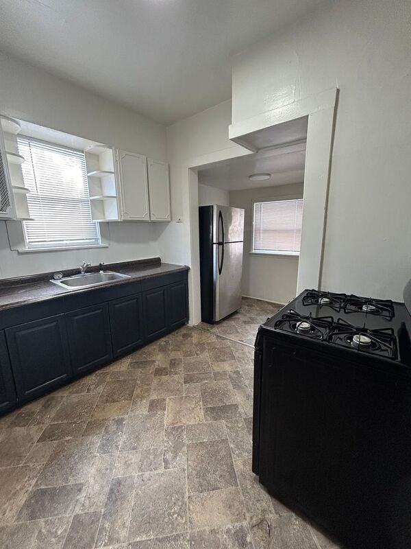 1650 Cliffview Rd - Photo 3 of 16