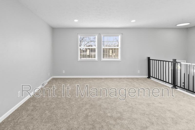 6105 S 151st Ave - Photo 3 of 15