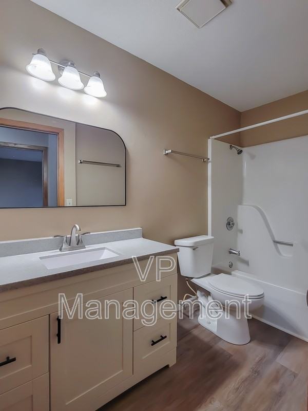 24 Park Crest Ct - Photo 3 of 11