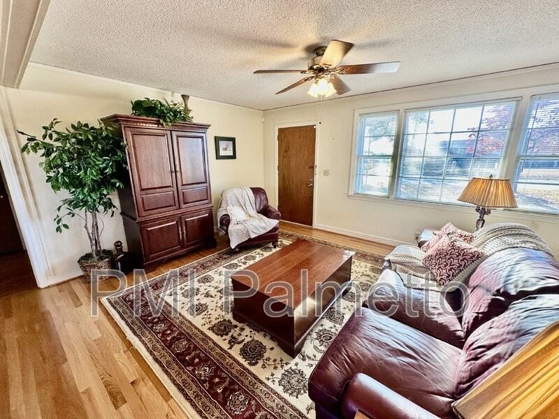 3308 Oakdale Rd - Photo 4 of 36