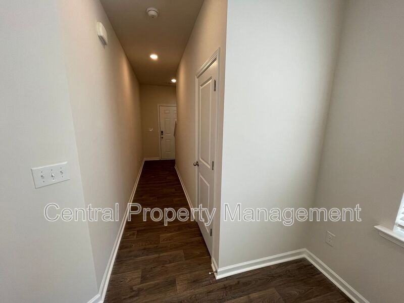 302 Sea Isle Pl - Photo 5 of 40