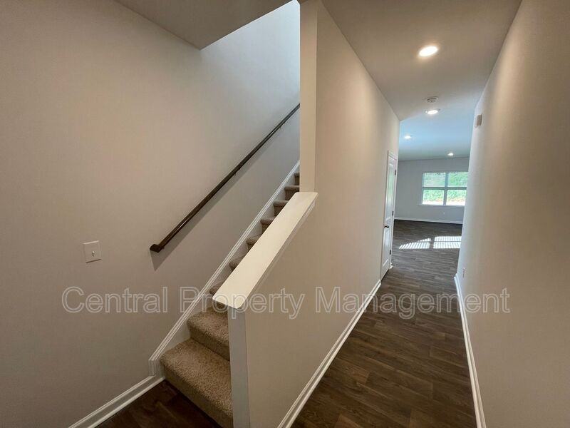 302 Sea Isle Pl - Photo 6 of 40