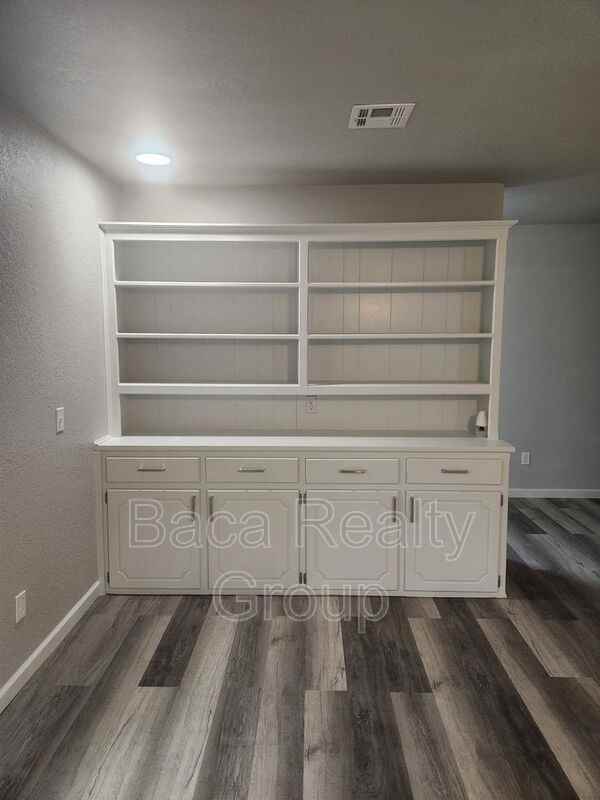 8402 Wakefield St - Photo 3 of 15