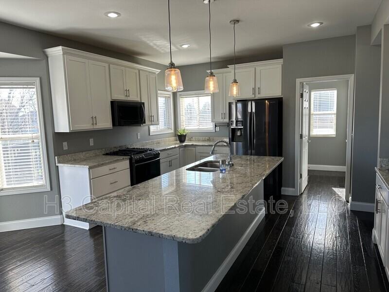 1456 Dale Dr - Photo 2 of 17