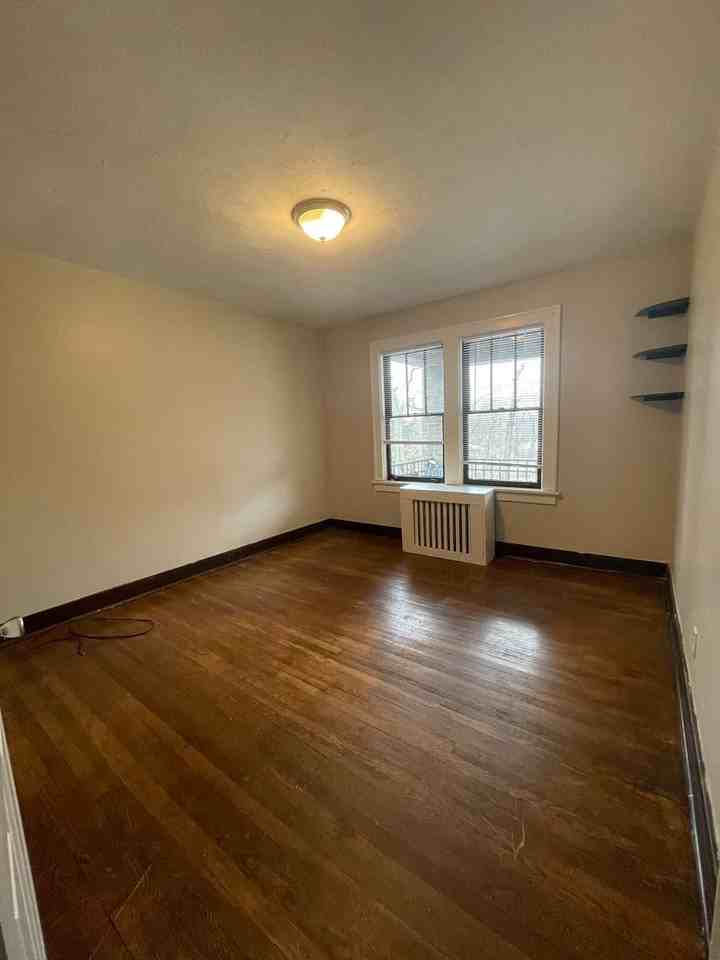 183 N Jackson Ave - Photo 5 of 16