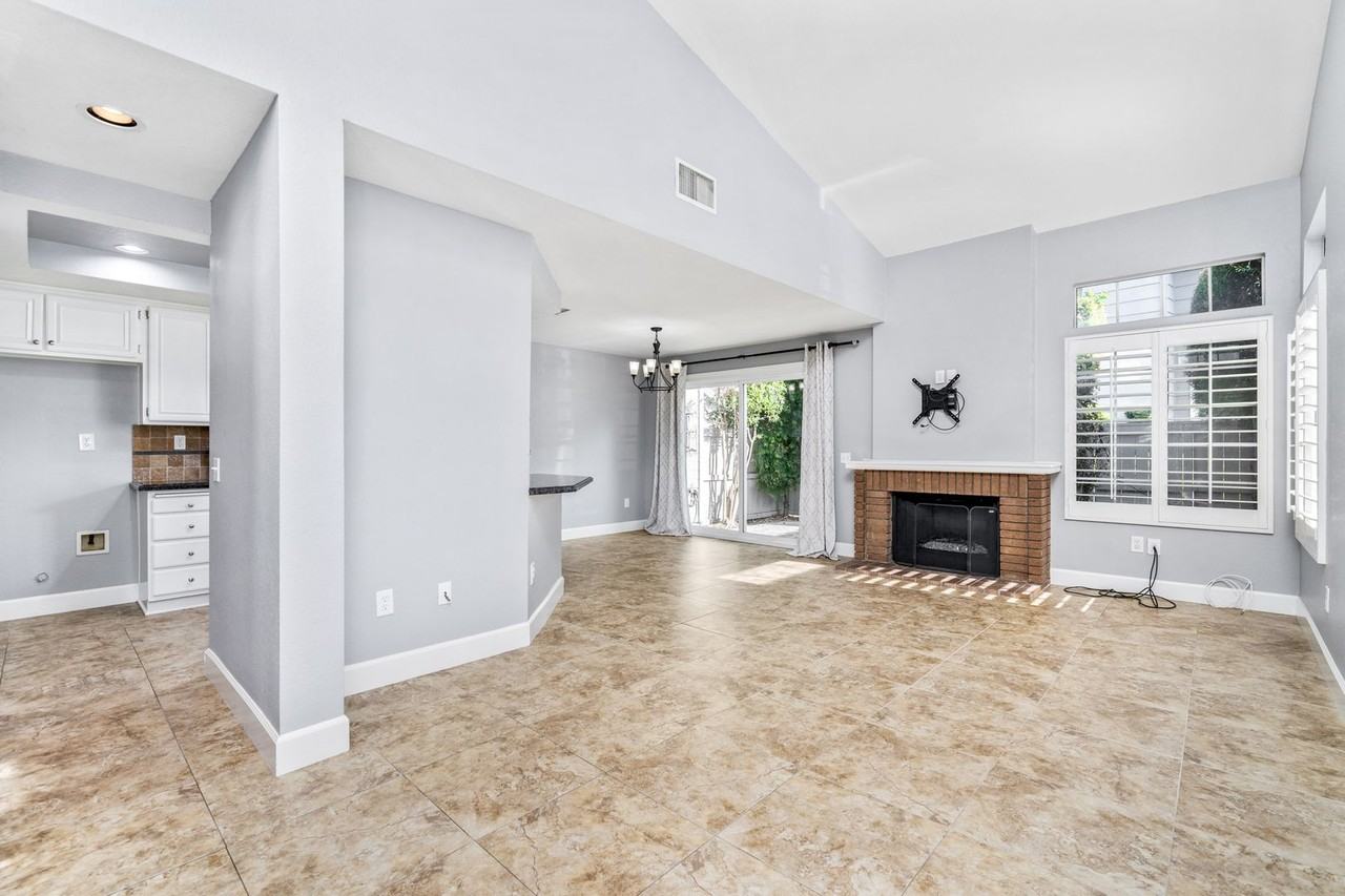 2189 Aspen St - Photo 2 of 12