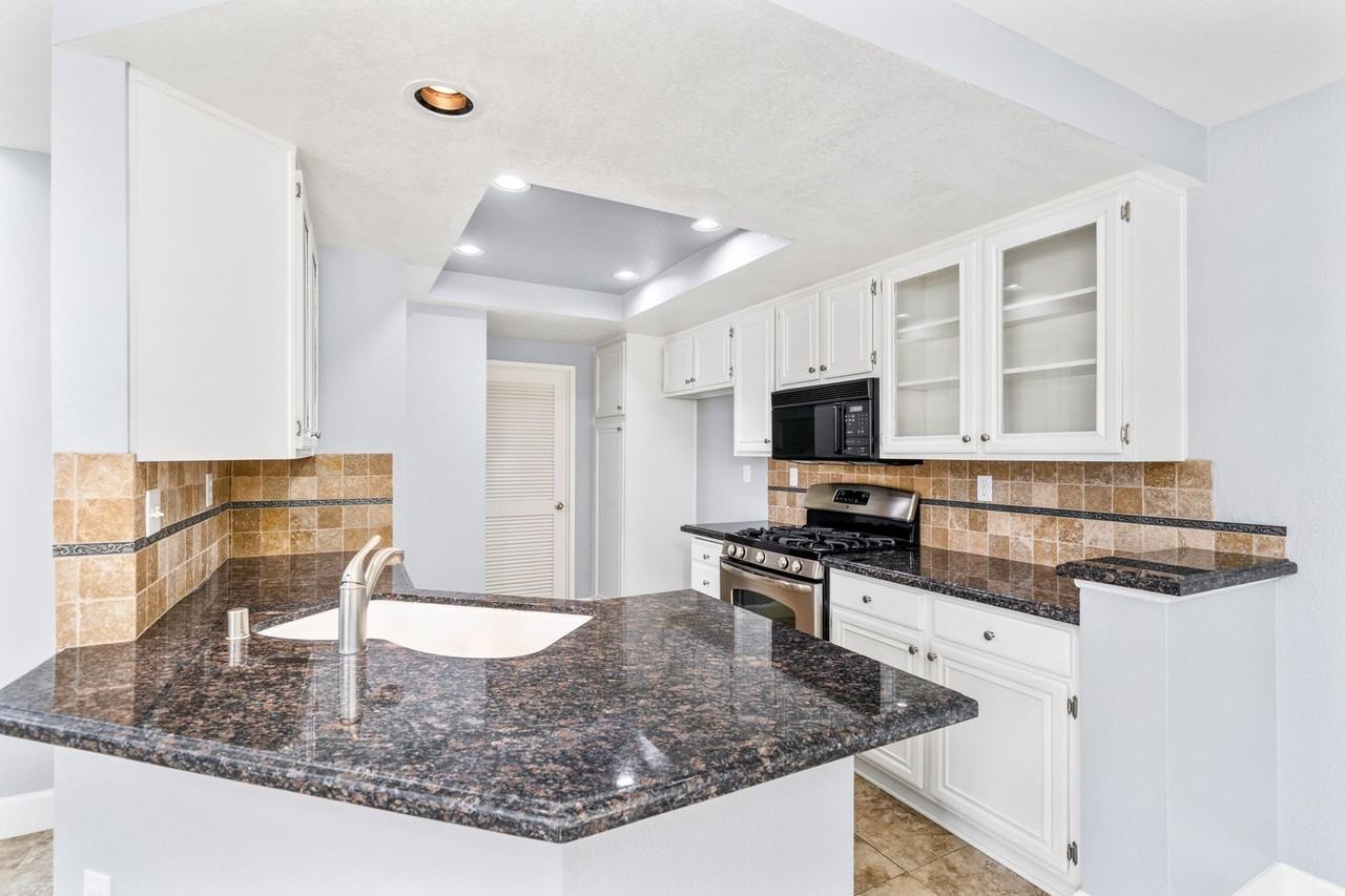 2189 Aspen St - Photo 3 of 12