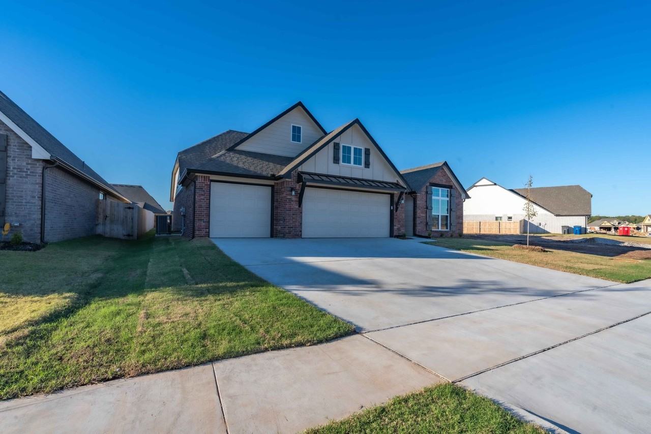 12456 S Lakewood Ave - Photo 2 of 38