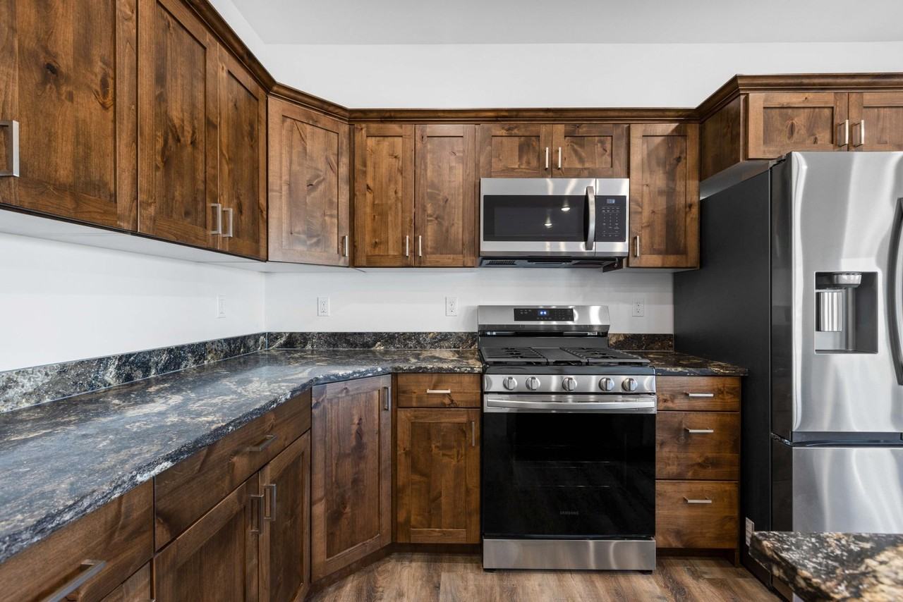 668 S Austin Ave - Photo 2 of 50