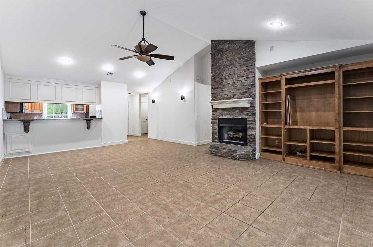 2127 East Oaks Drive - Photo 2 of 29