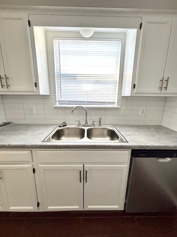 4732 S Ironwood Ave - Photo 7 of 11