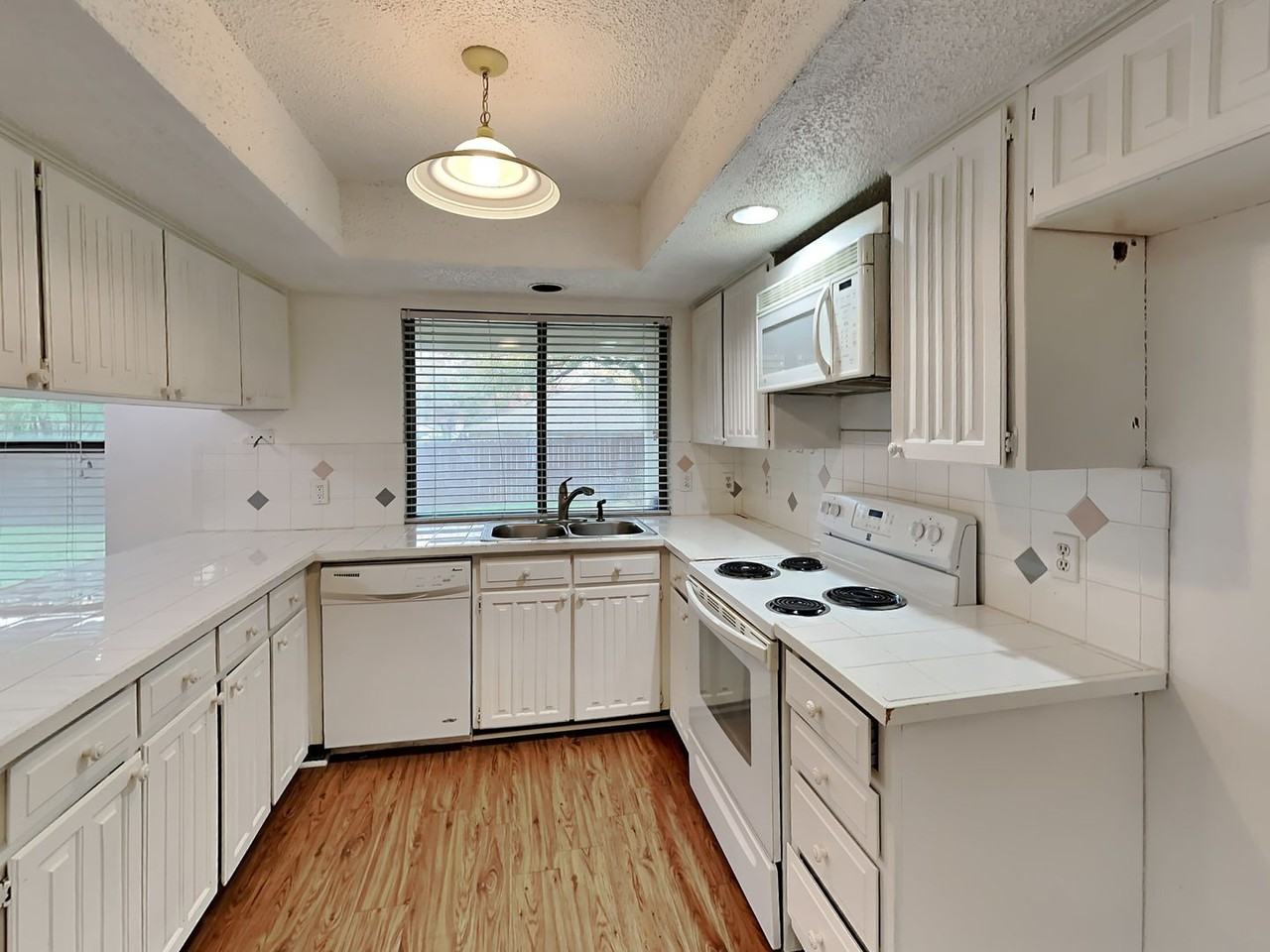 3033 Mossy Oak Ln - Photo 5 of 13